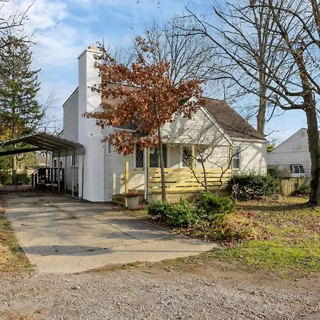Housepitality - West Side Lodge - 6 Bedroom 2 Ba