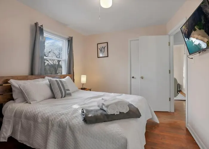 Housepitality - West Side - 6 Bedroom 2 Ba Holiday home