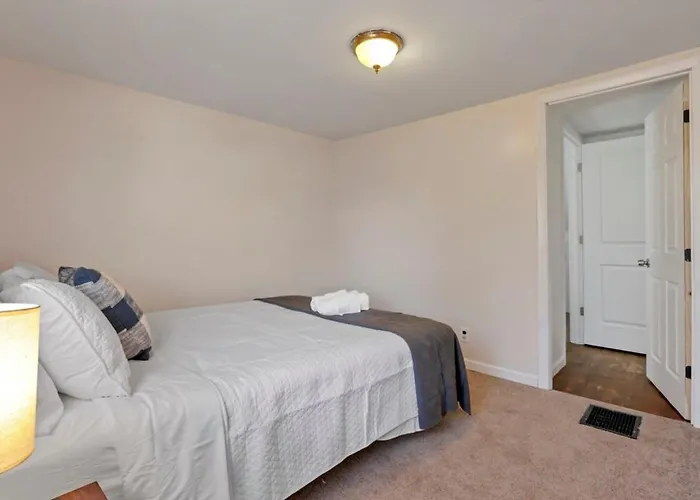 Housepitality - West Side - 6 Bedroom 2 Ba Holiday home