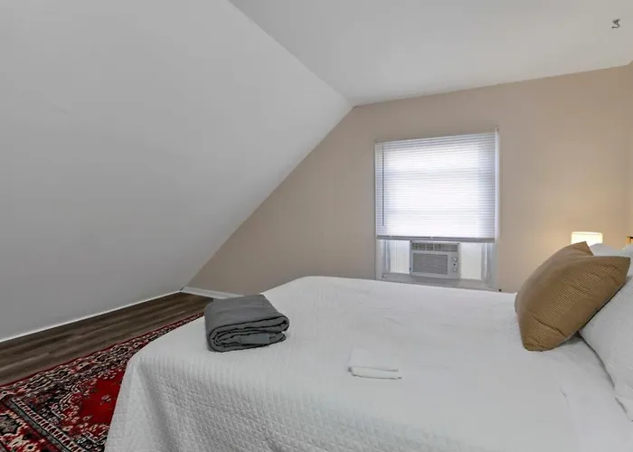 Housepitality - West Side - 6 Bedroom 2 Ba * Columbus