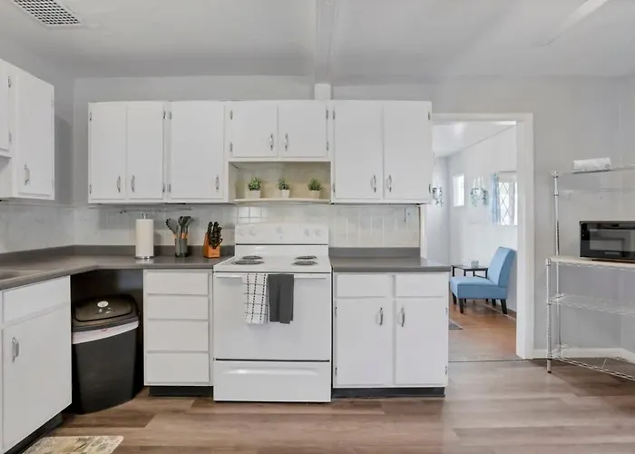 Housepitality - West Side - 6 Bedroom 2 Ba Holiday home