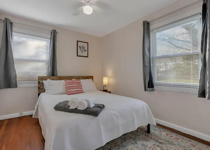 Housepitality - West Side - 6 Bedroom 2 Ba Holiday home