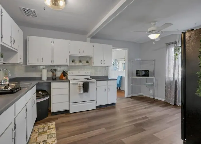 Housepitality - West Side - 6 Bedroom 2 Ba Columbus